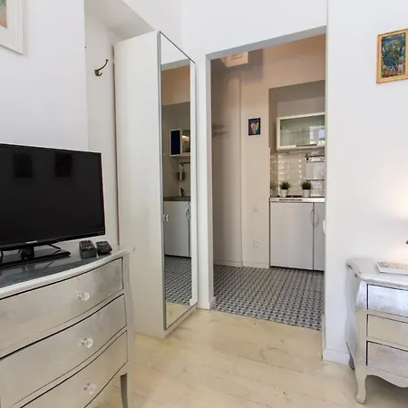 Apartment Poznanska Warsaw